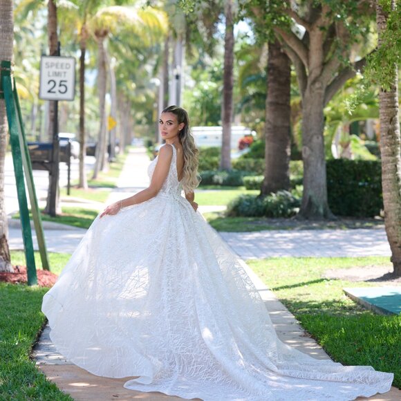 WEDDING DRESS!!! MILLA NOVA - Picture 4 of 12